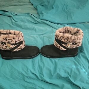 GBG Los Angeles Black and Tan Ankle Boots